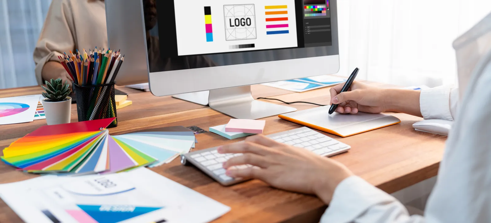 IROS cerca graphic designer da inserire nel team creativo